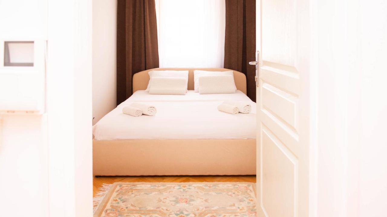 شقة Beautiful Duplex In Heart Of Old Town - Free Parking سراييفو المظهر الخارجي الصورة