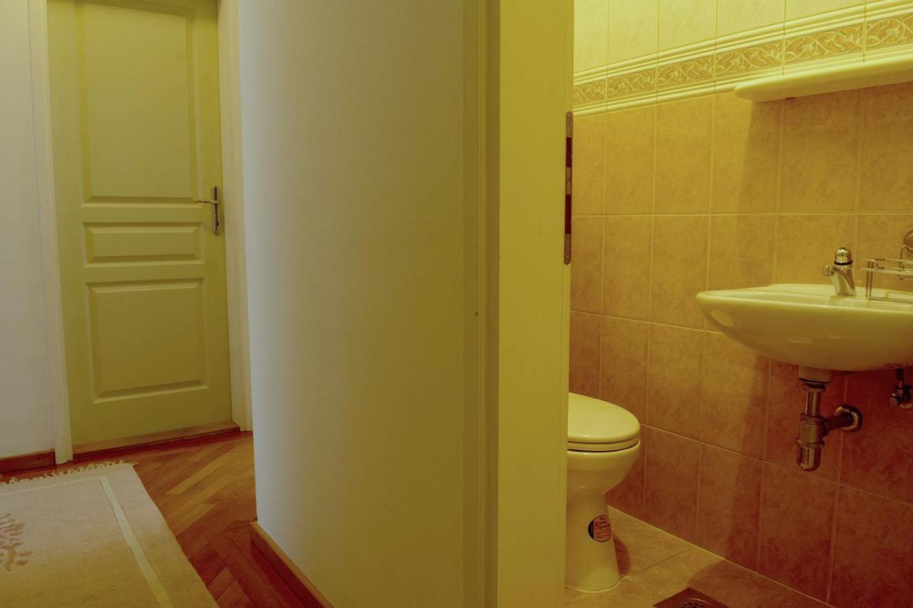 شقة Beautiful Duplex In Heart Of Old Town - Free Parking سراييفو المظهر الخارجي الصورة